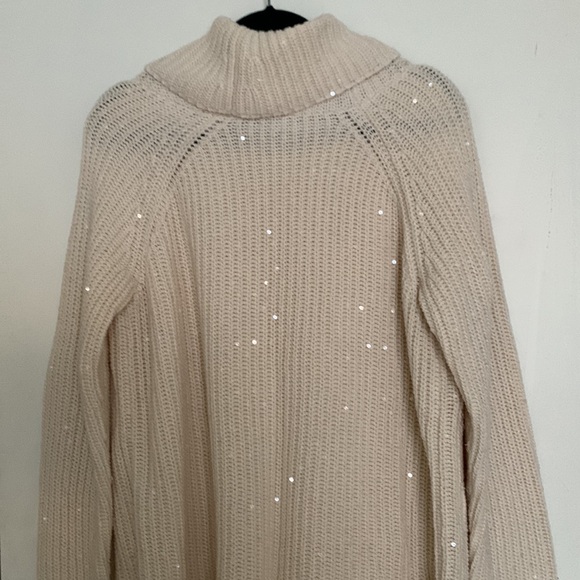 Beautiful holiday sweater. - Picture 3 of 5